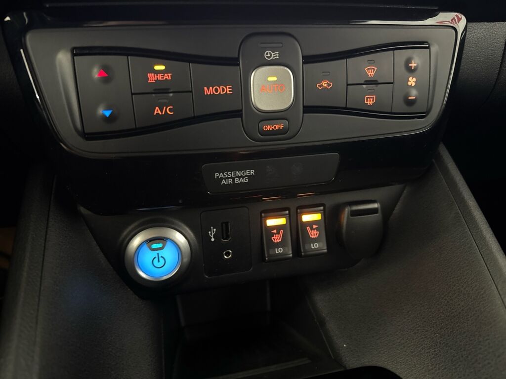 Nissan Leaf 2019 Musta