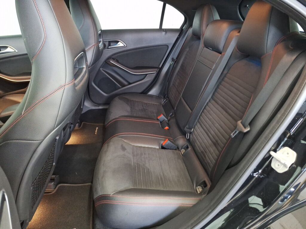 Mercedes-Benz A 2015 Musta