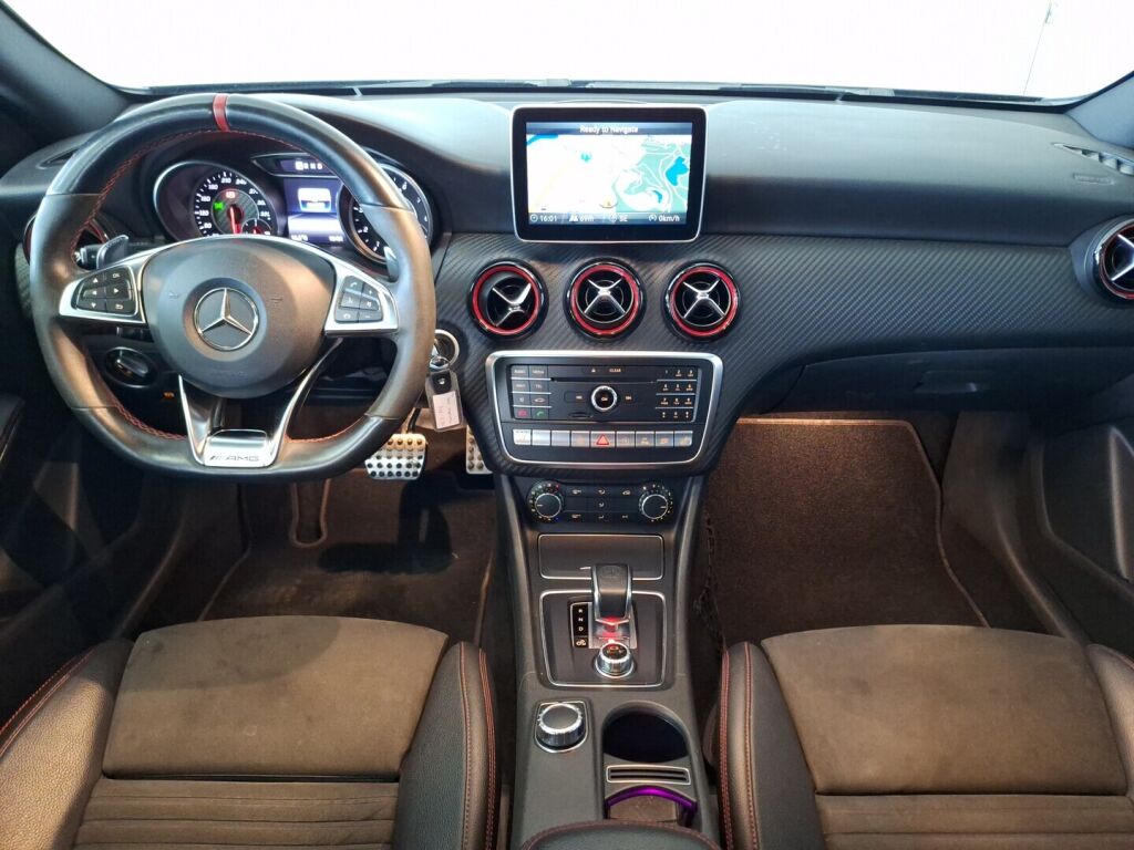 Mercedes-Benz A 2015 Musta