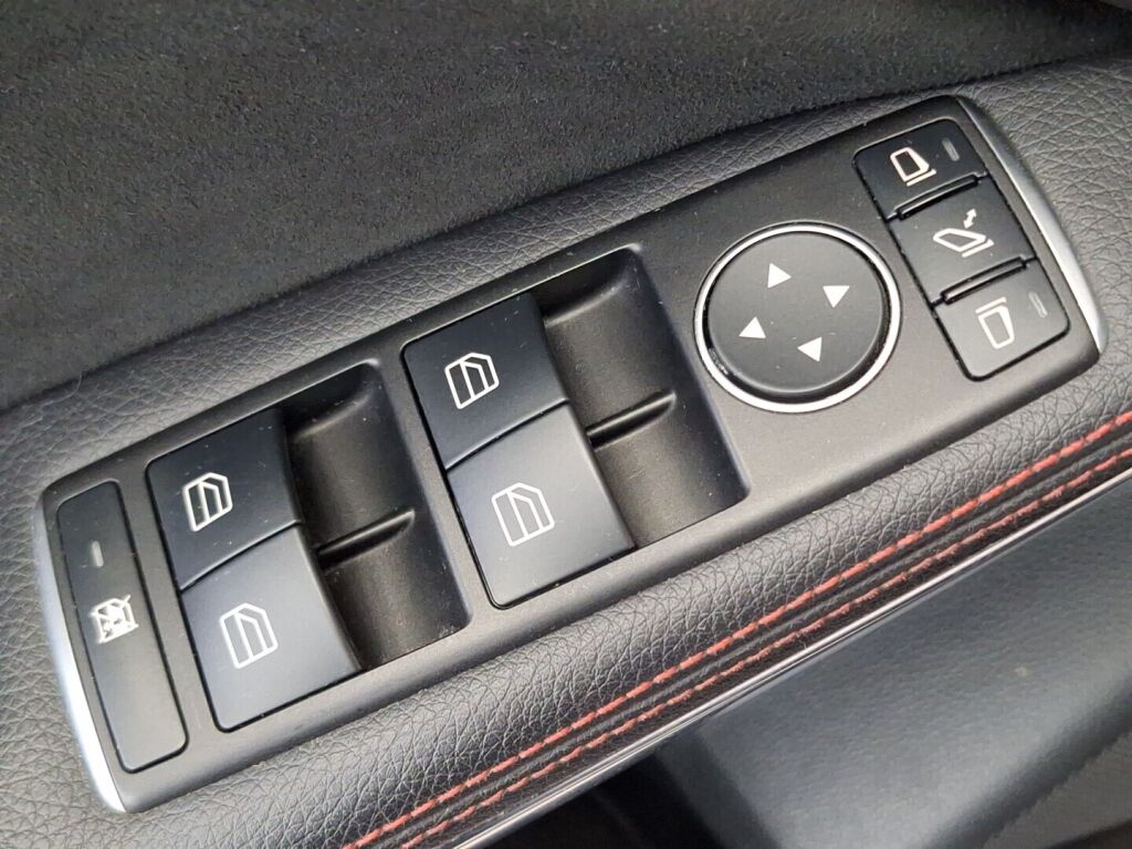 Mercedes-Benz A 2015 Musta