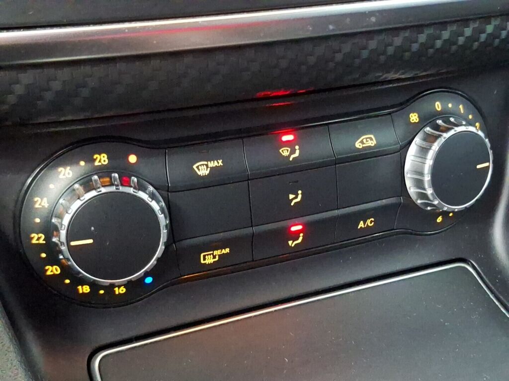 Mercedes-Benz A 2015 Musta