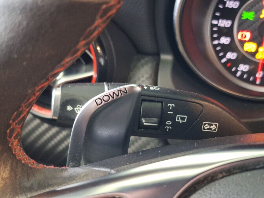 Mercedes-Benz A 2015 Musta