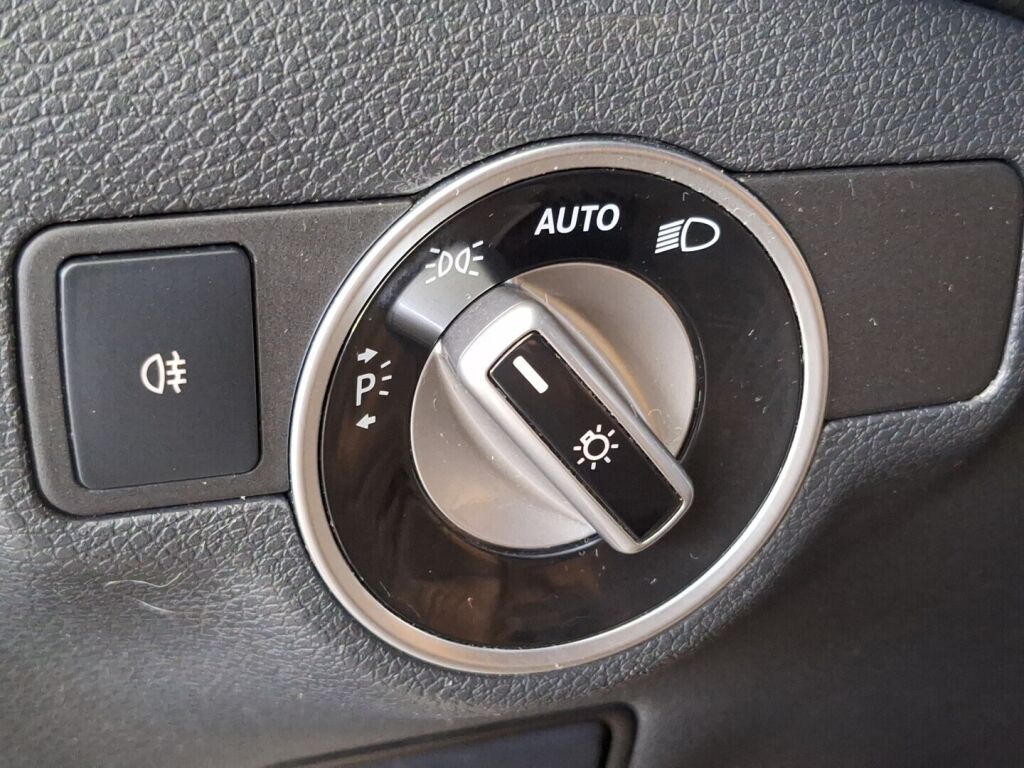 Mercedes-Benz A 2015 Musta