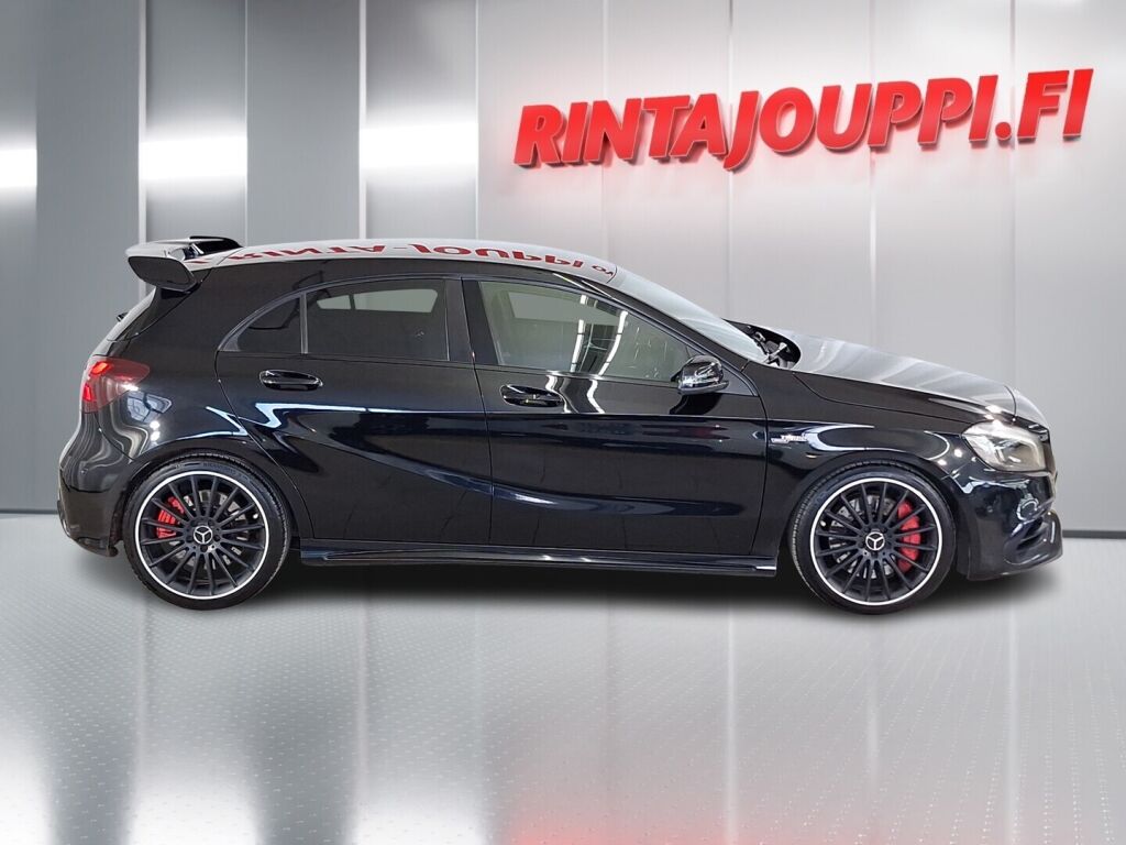 Mercedes-Benz A 2015 Musta