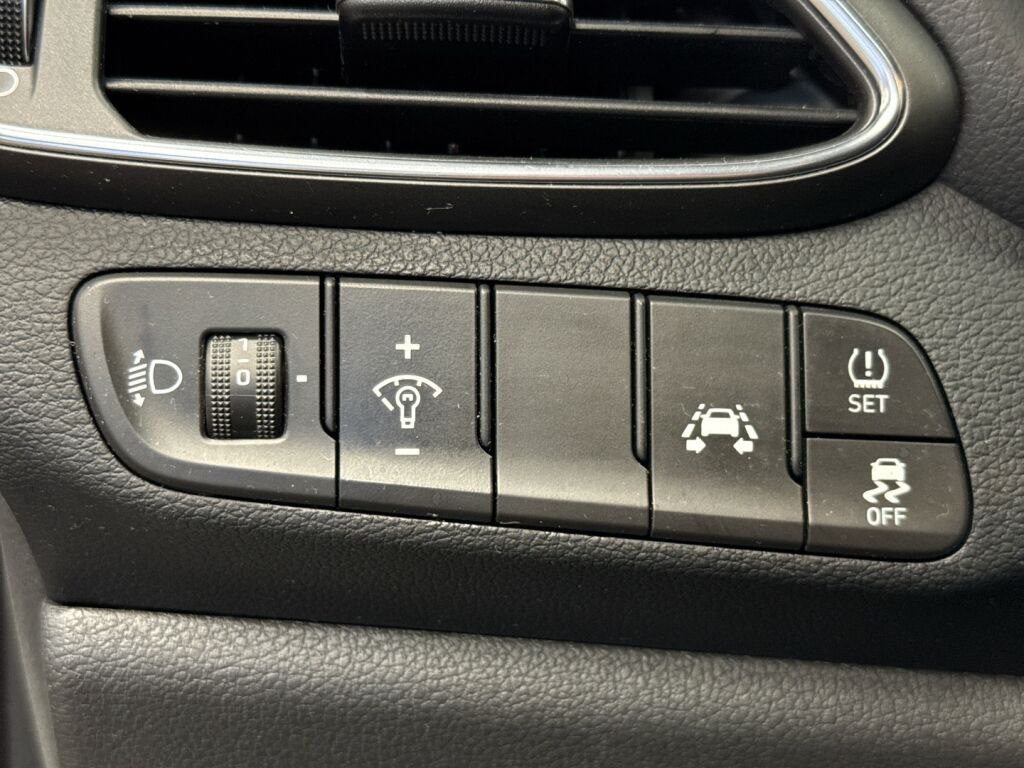 Hyundai i30 Wagon 2019 Valkoinen