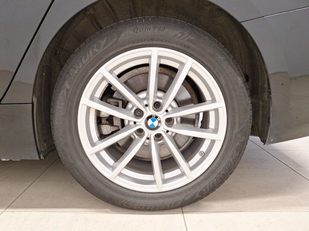 BMW 330 2019 Musta