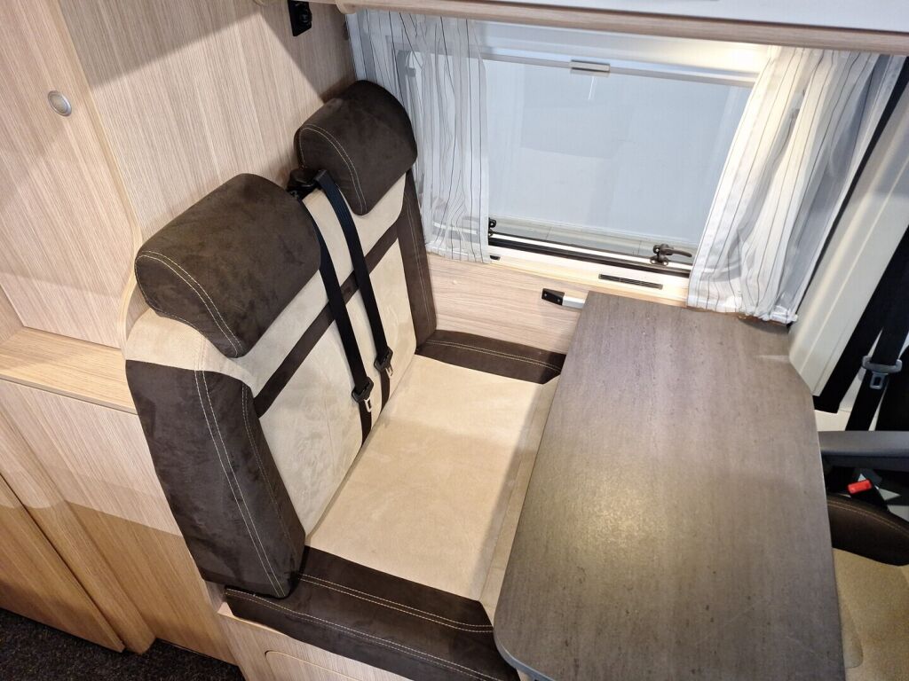 Pössl Roadcar 2019 Valkoinen