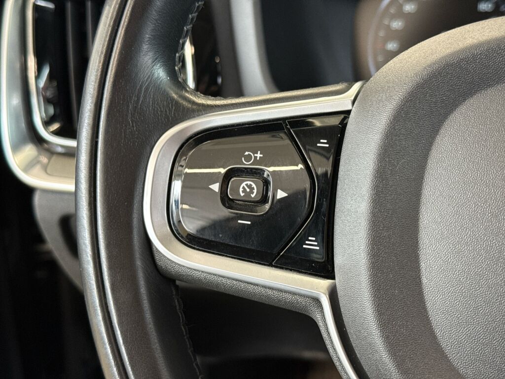 Volvo S60 2019 Musta