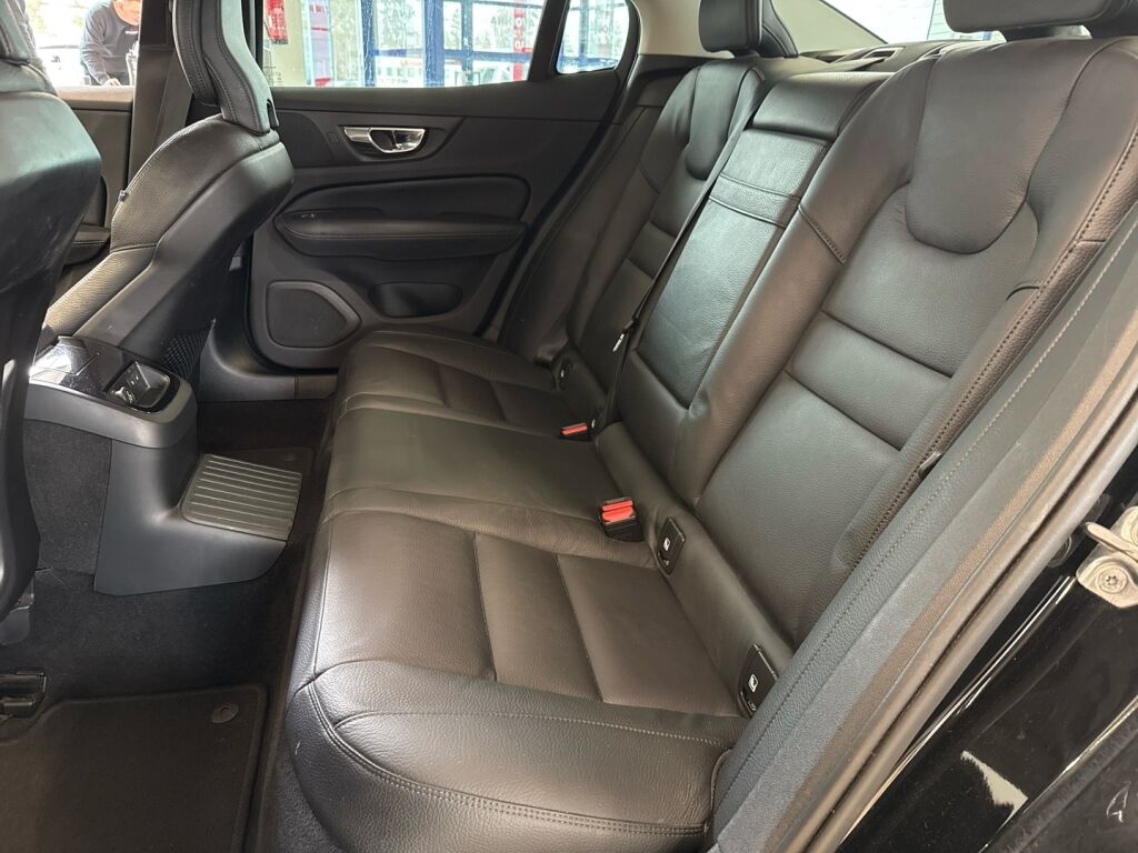 Volvo S60 2019 Musta