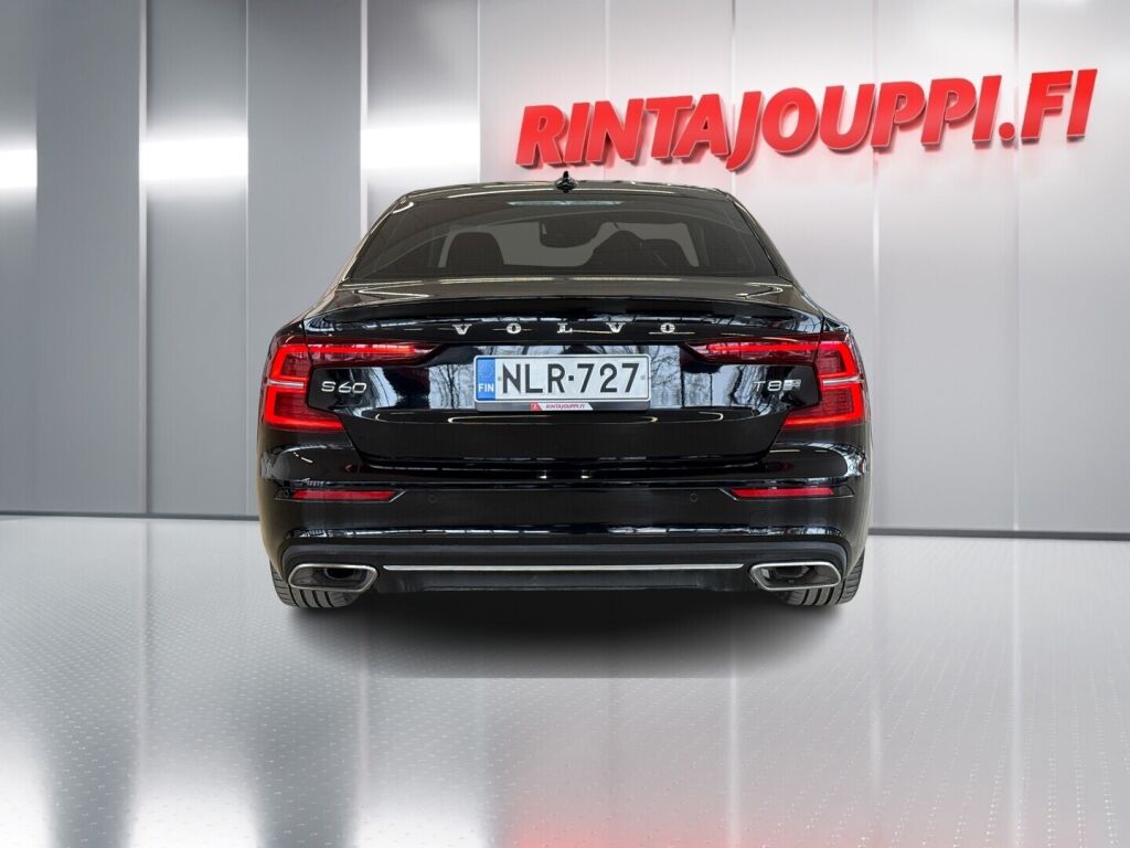 Volvo S60 2019 Musta