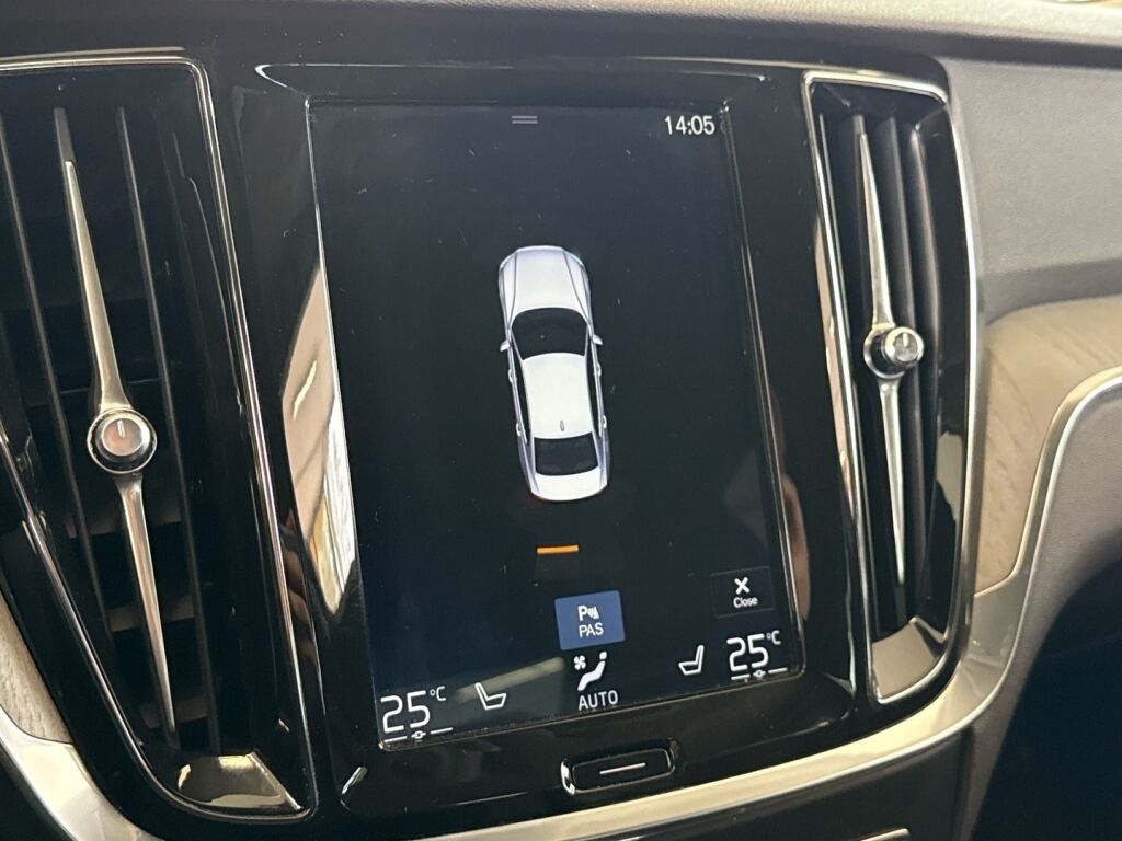 Volvo S60 2019 Musta