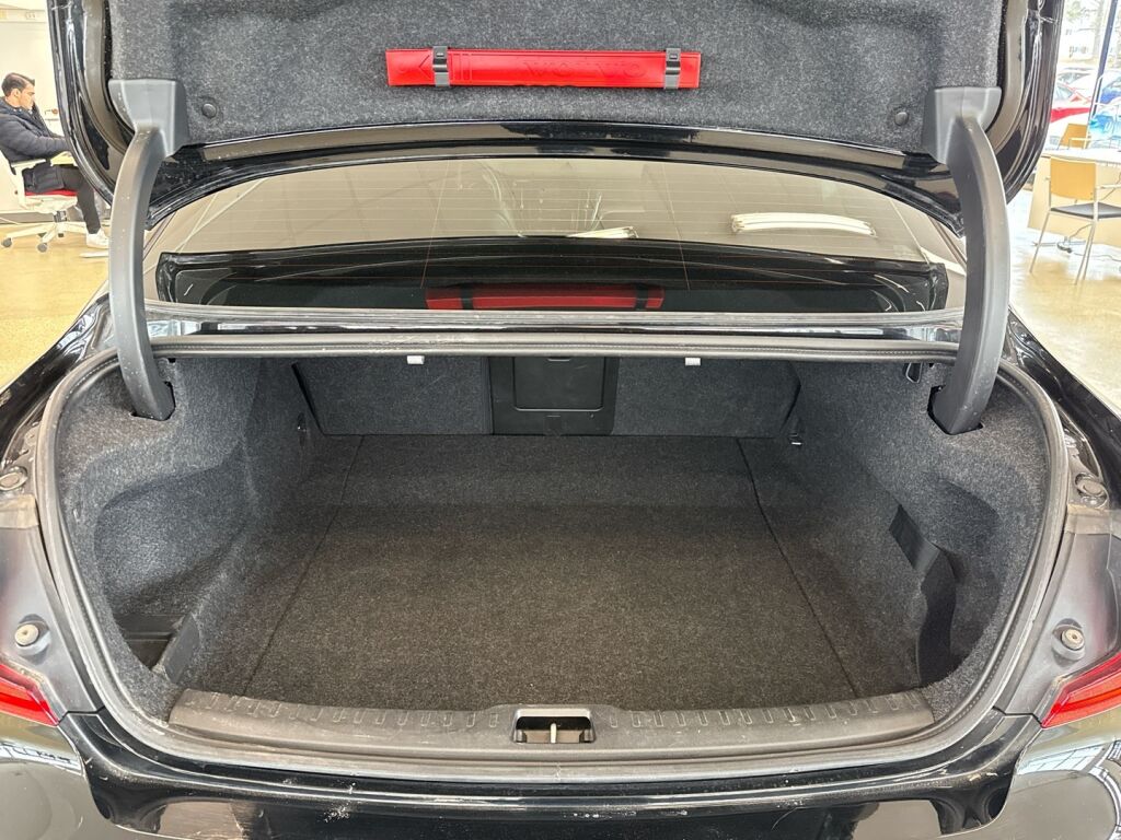 Volvo S60 2019 Musta