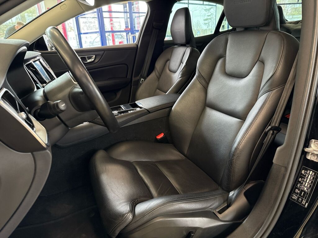 Volvo S60 2019 Musta