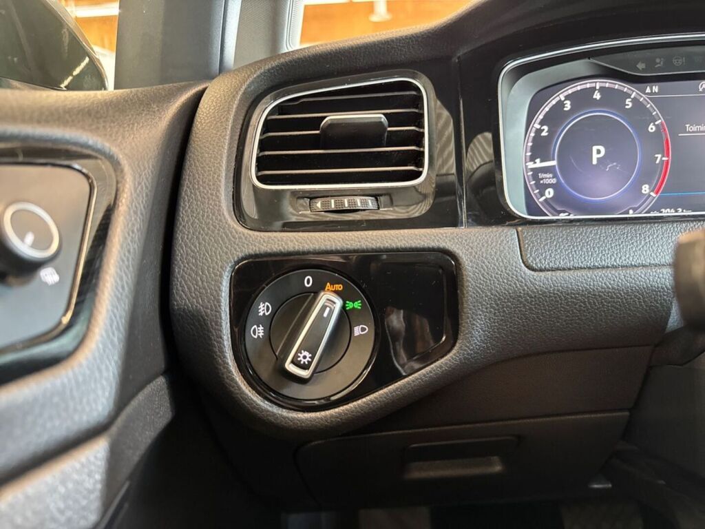 Volkswagen Golf 2020 Metallinhohto Harmaa