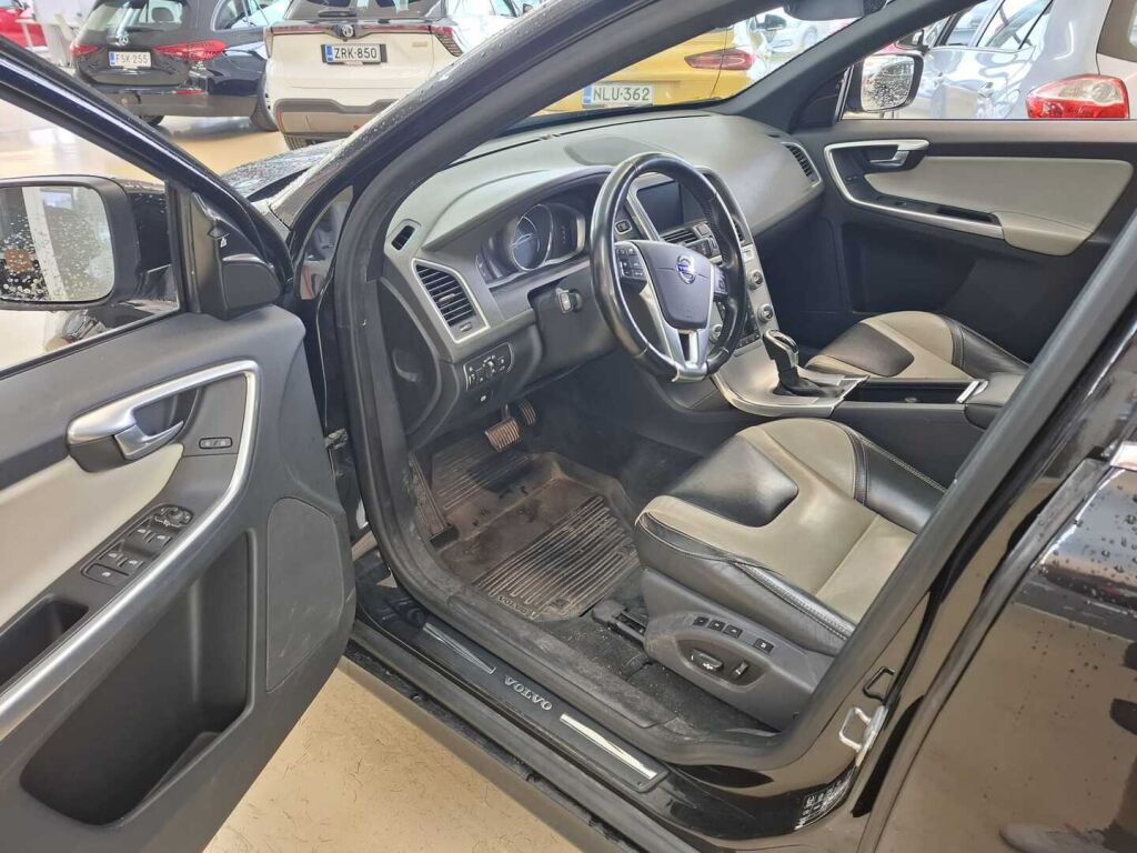 Volvo XC60 2016 Musta