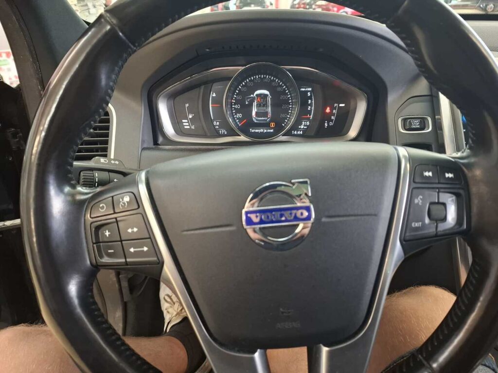 Volvo XC60 2016 Musta