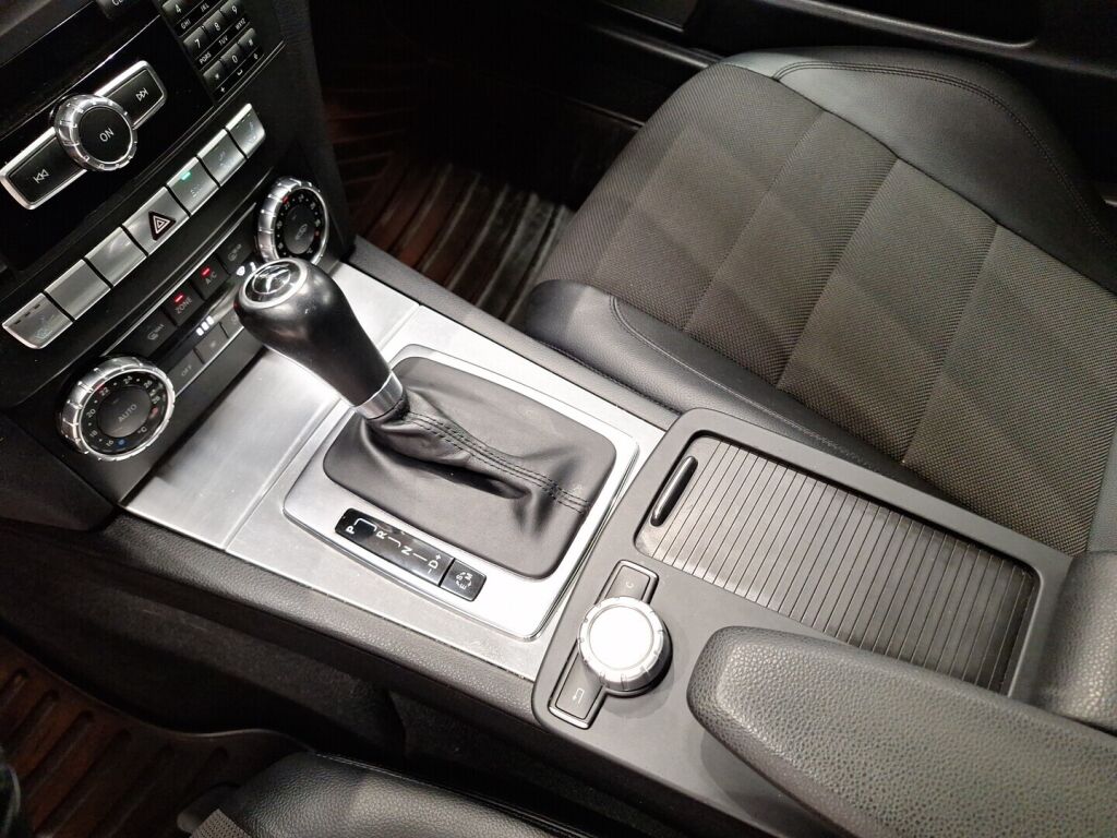 Mercedes-Benz C 2011 Harmaa