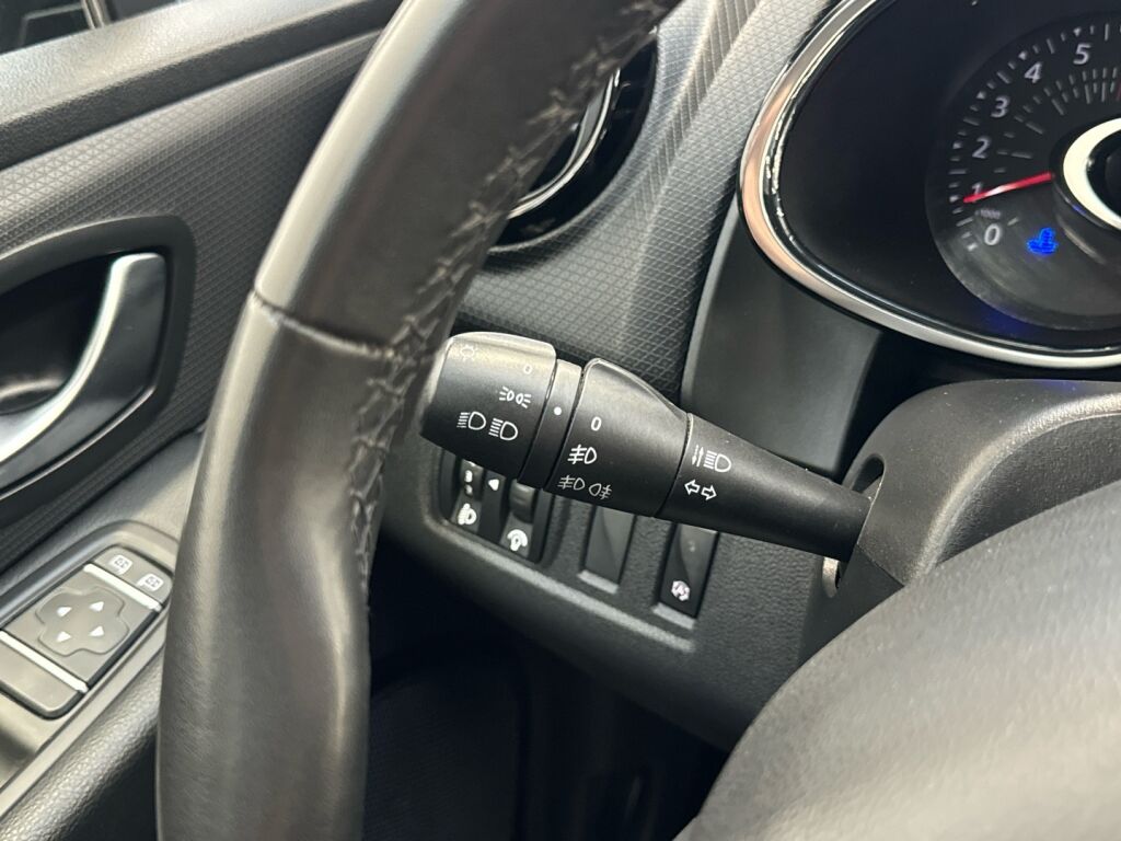 Renault Clio 2020 Musta