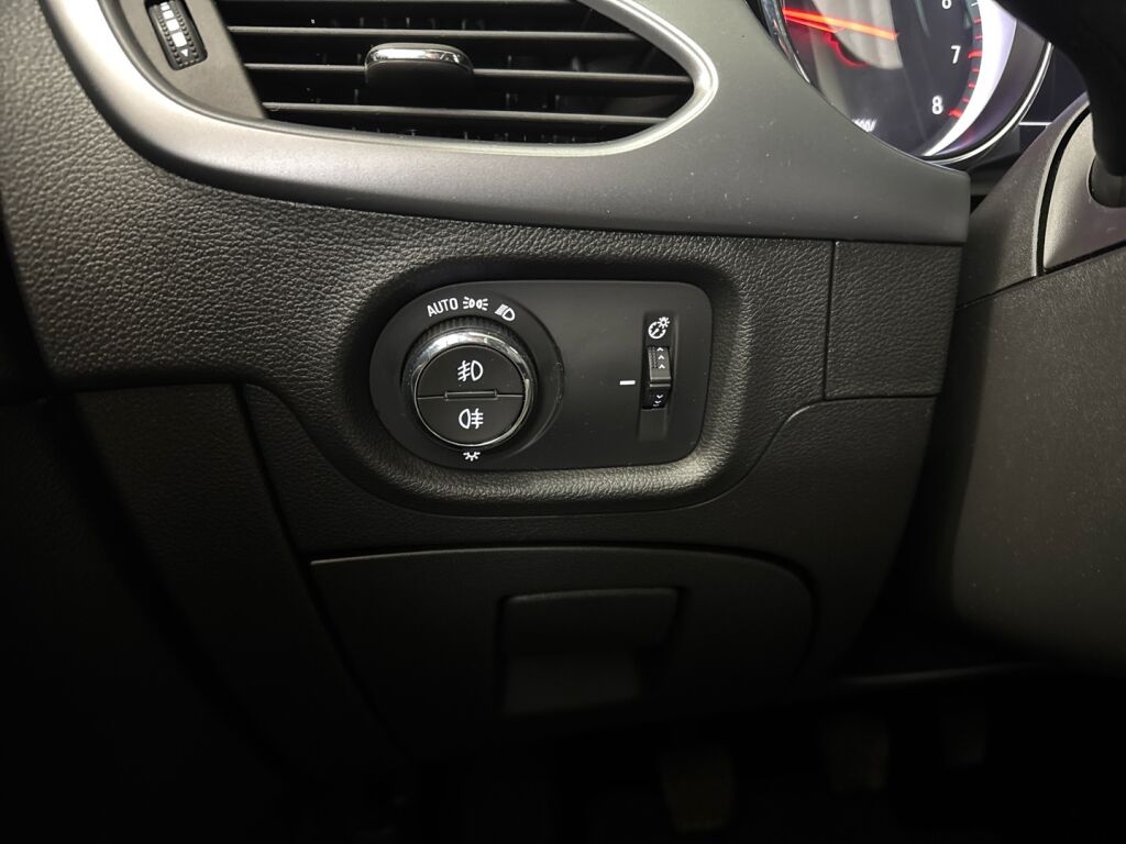 Opel Astra 2019 Hopea