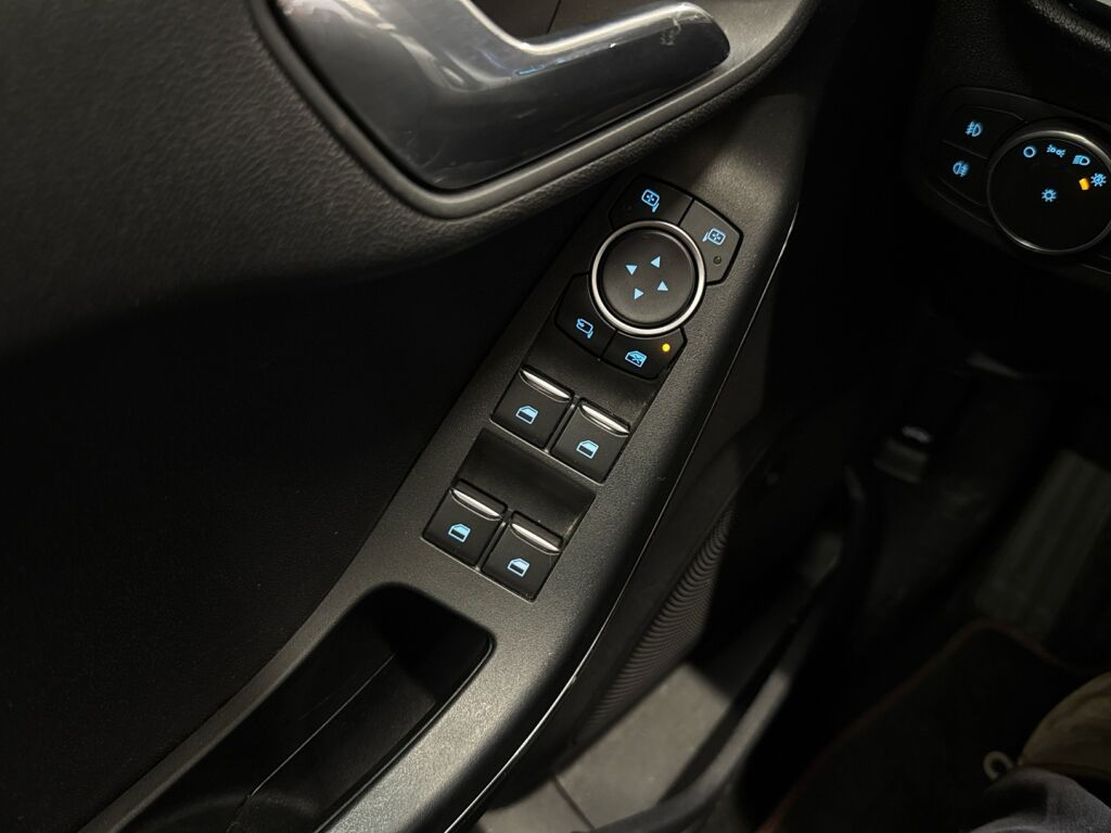 Ford Fiesta 2019 Punainen