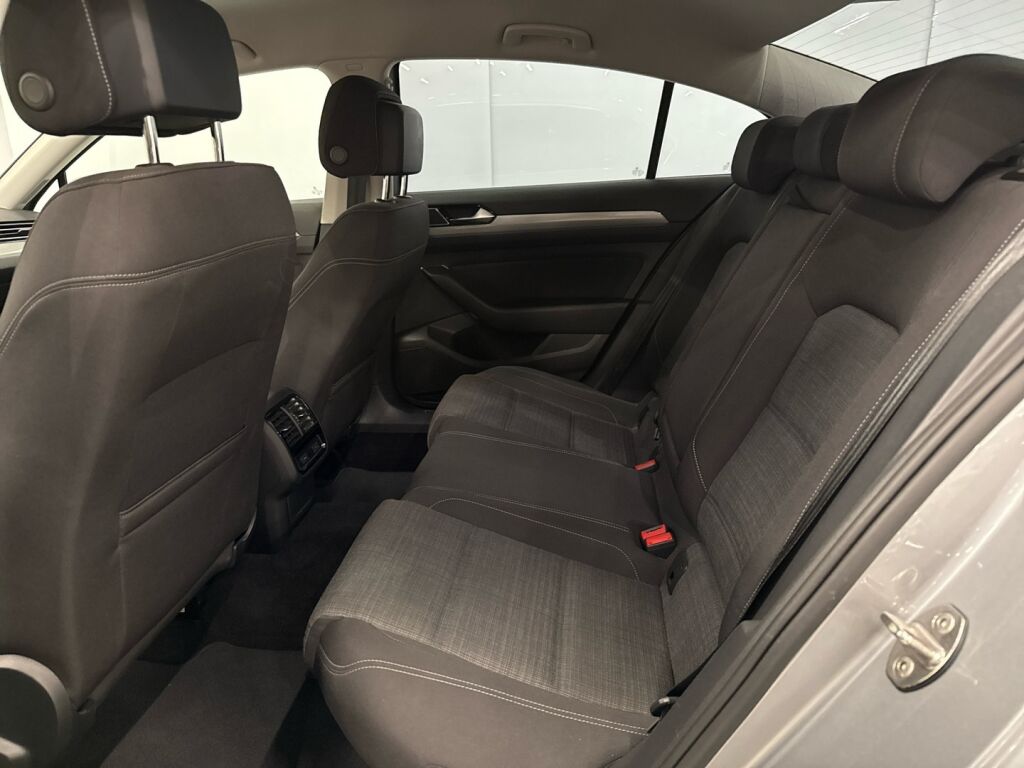 Volkswagen Passat 2019 Sininen