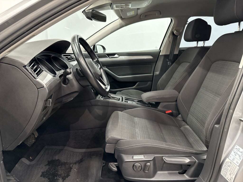 Volkswagen Passat 2019 Sininen