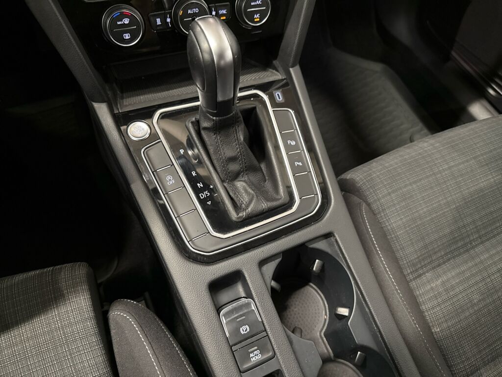 Volkswagen Passat 2019 Sininen