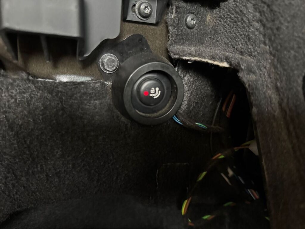 BMW 320 2012 Musta