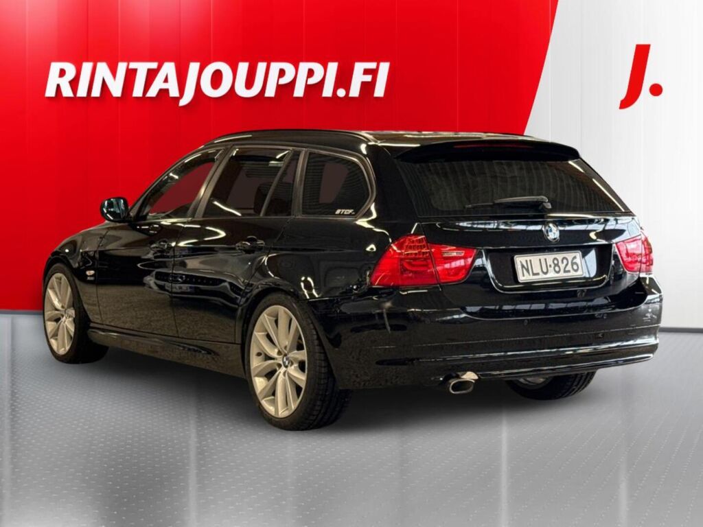 BMW 320 2012 Musta
