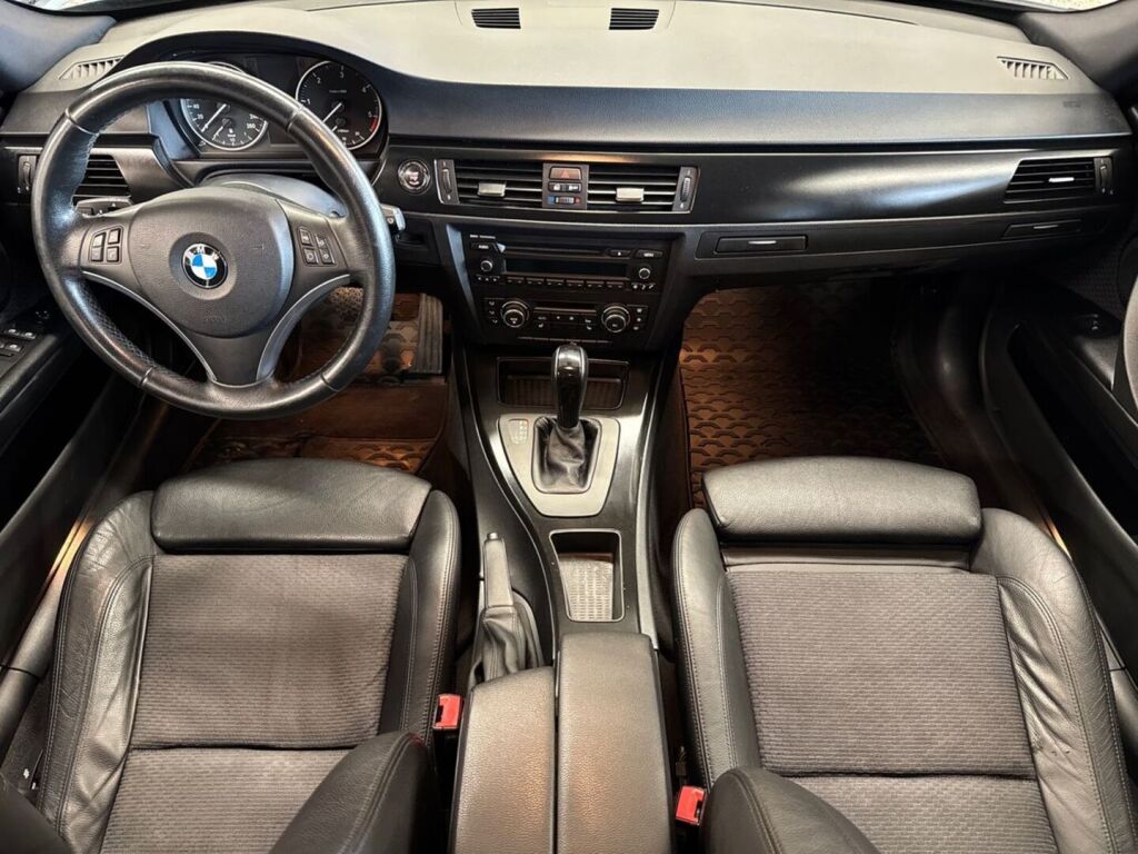 BMW 320 2012 Musta