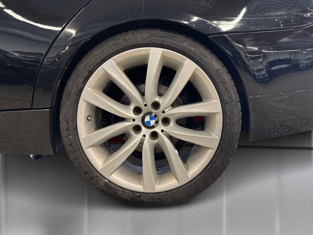 BMW 320 2012 Musta
