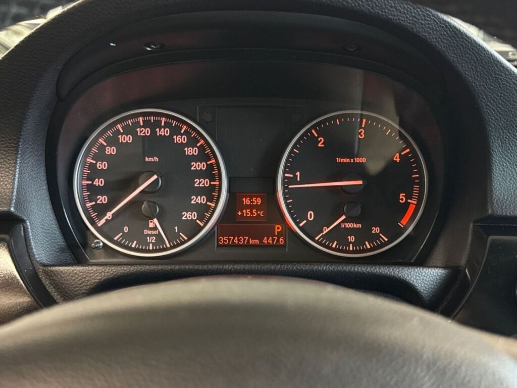 BMW 320 2012 Musta