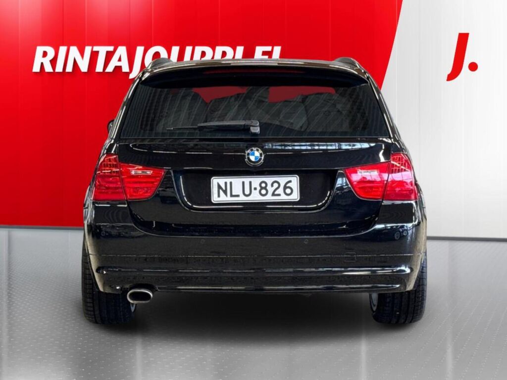 BMW 320 2012 Musta