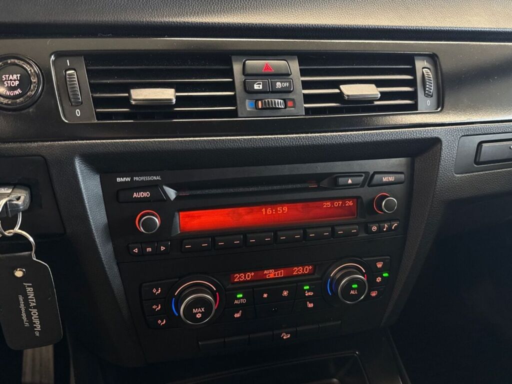 BMW 320 2012 Musta