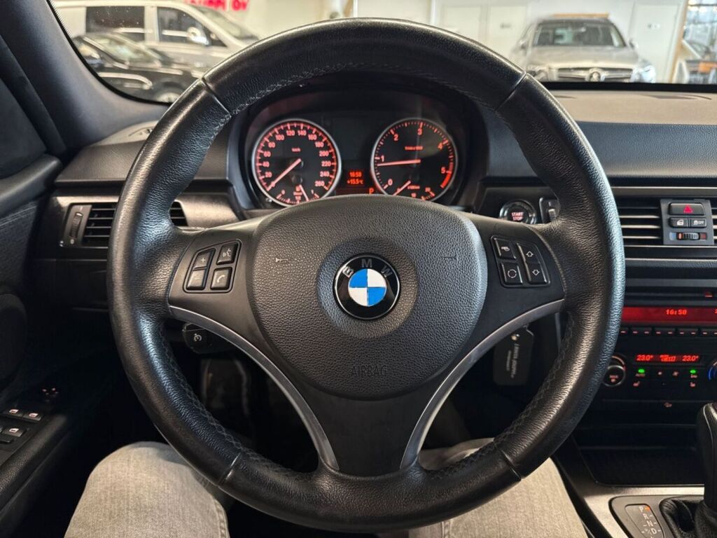 BMW 320 2012 Musta