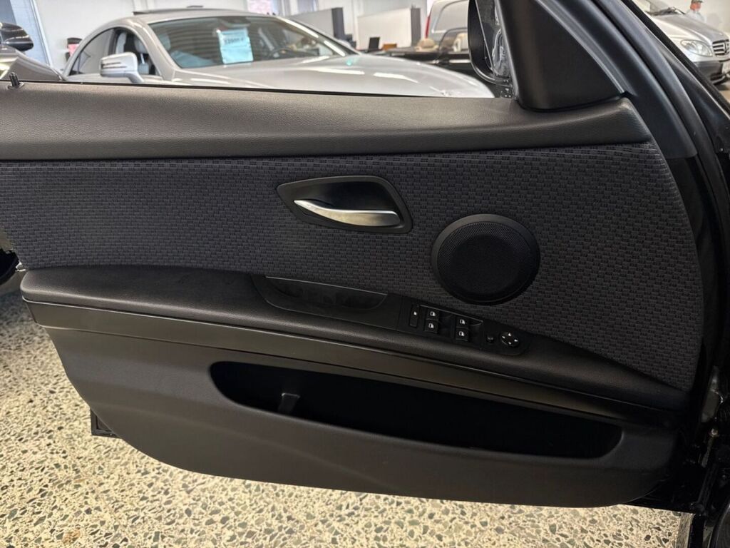 BMW 320 2012 Musta
