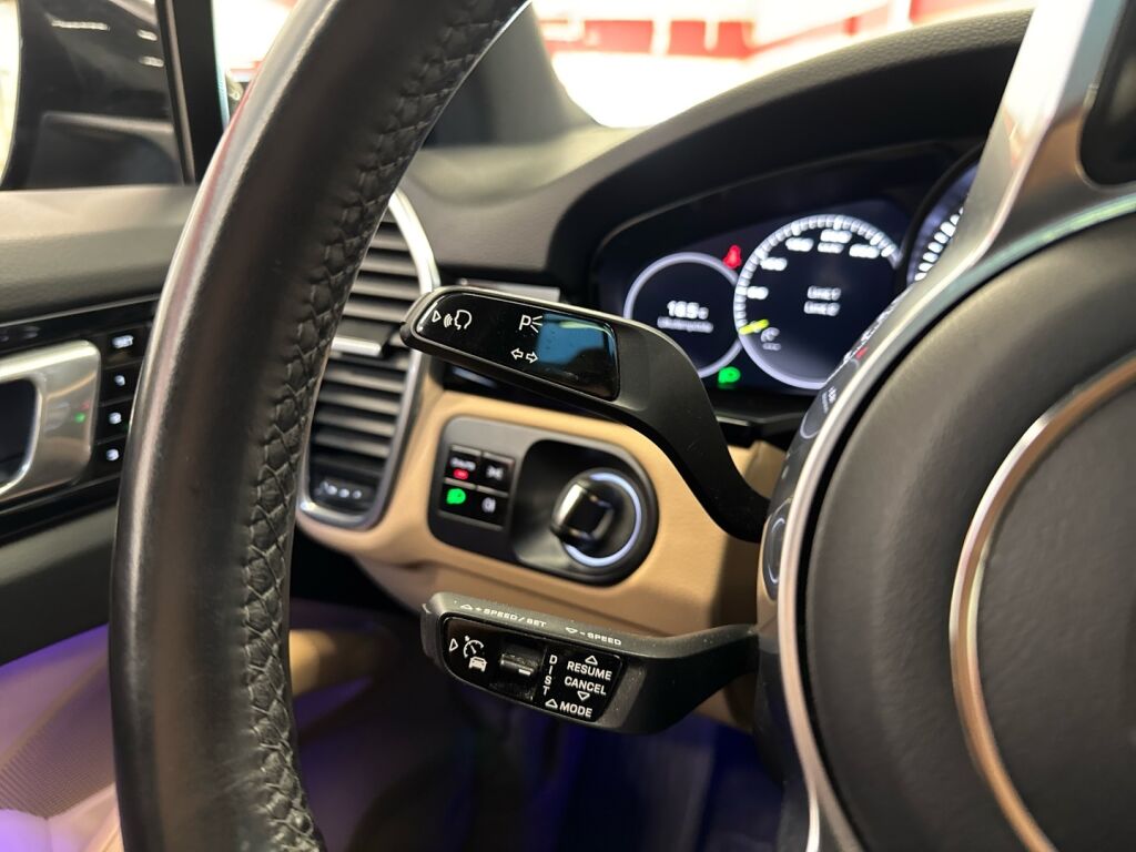 Porsche Cayenne 2019 Musta