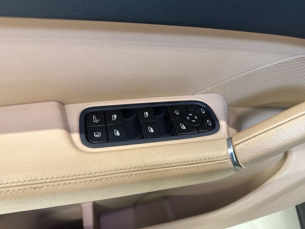 Porsche Cayenne 2019 Musta