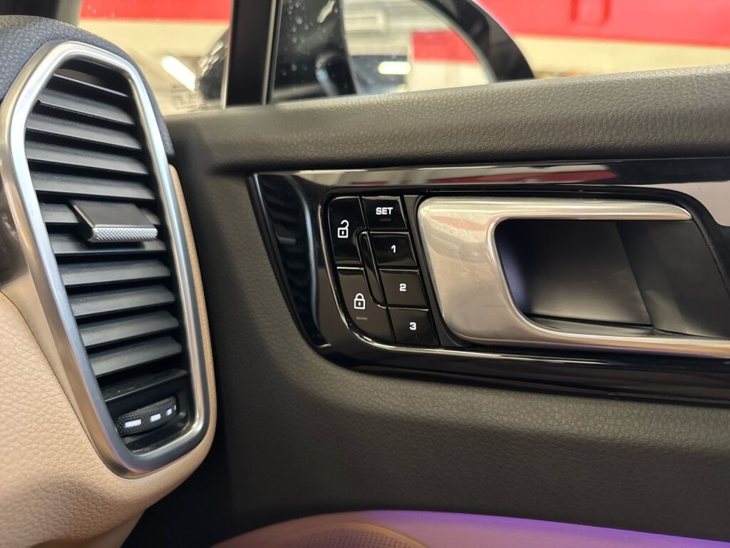 Porsche Cayenne 2019 Musta