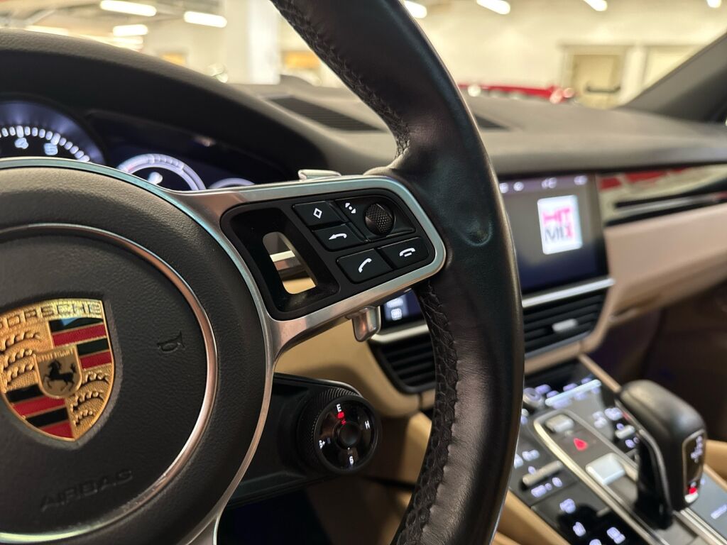 Porsche Cayenne 2019 Musta
