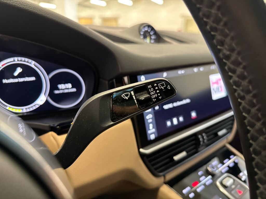 Porsche Cayenne 2019 Musta