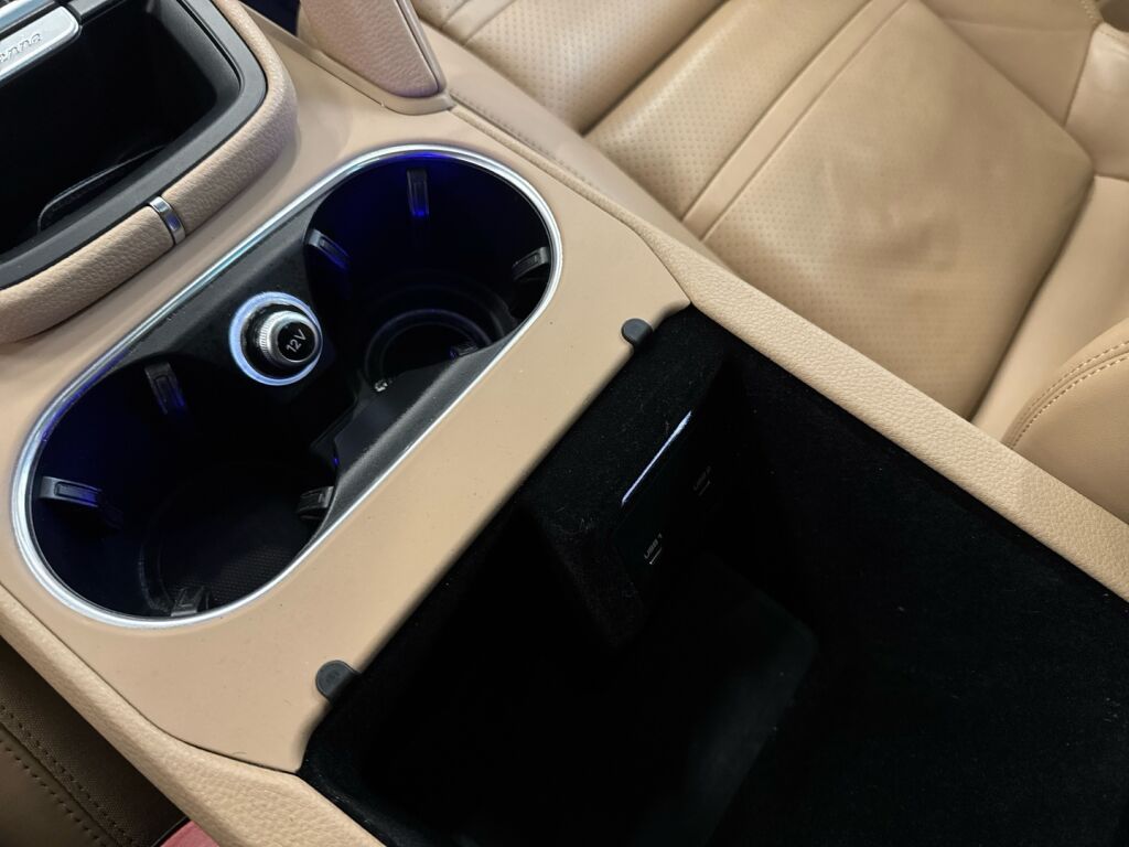 Porsche Cayenne 2019 Musta