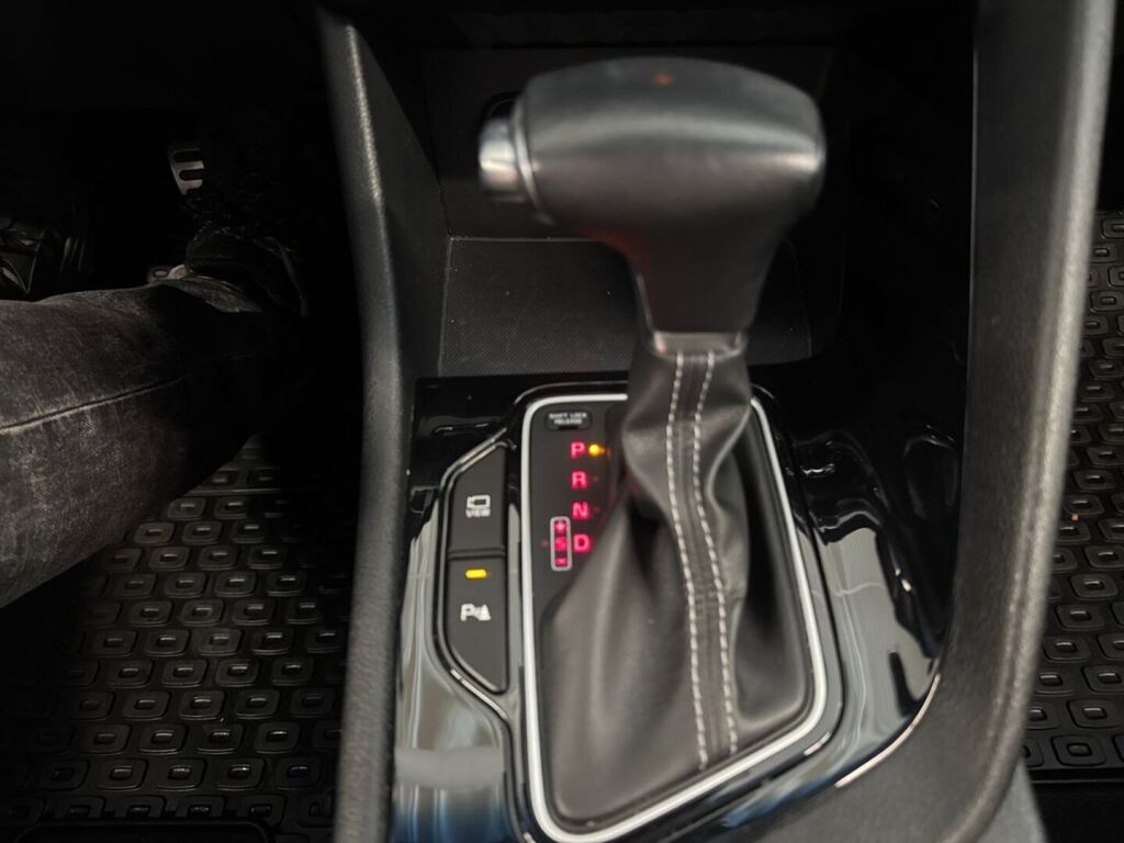 Kia Niro 2019 Metallinhohto Punainen