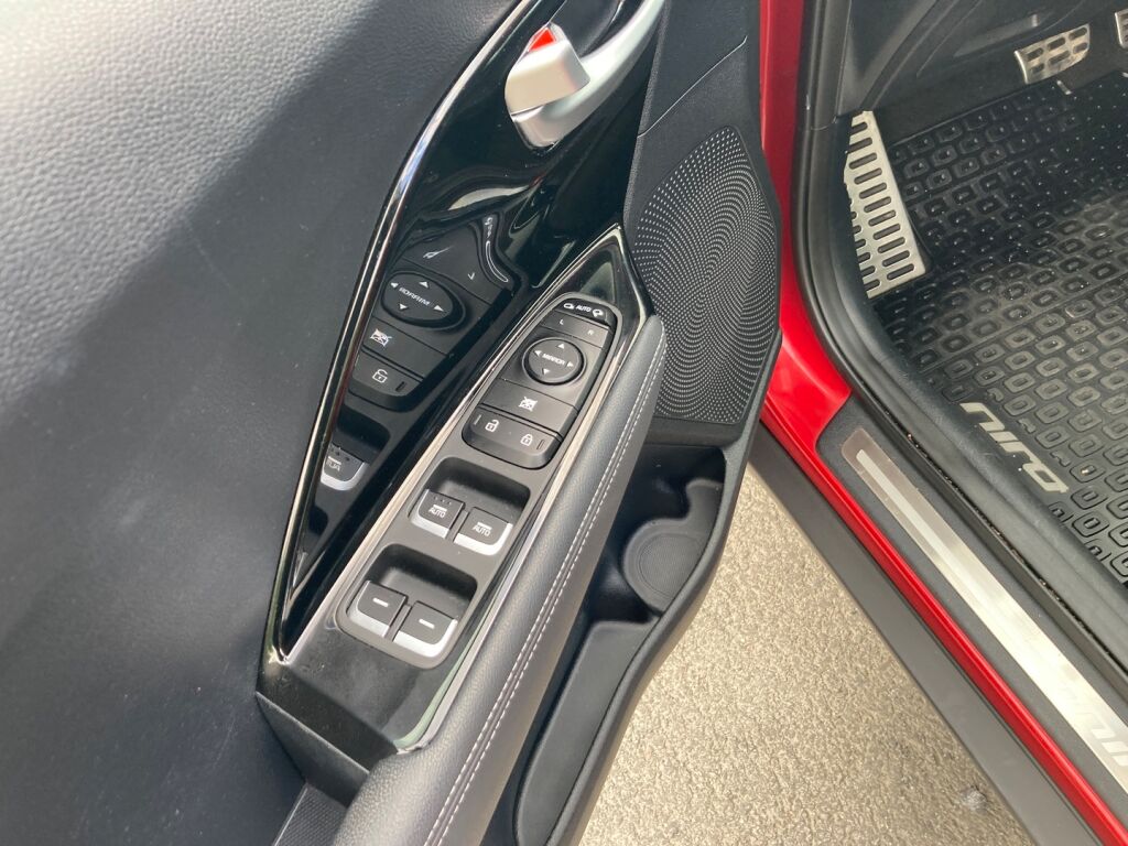 Kia Niro 2019 Metallinhohto Punainen