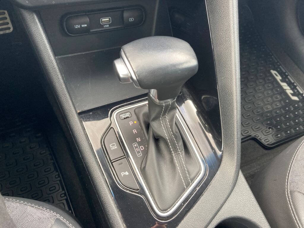 Kia Niro 2019 Metallinhohto Punainen