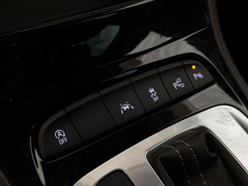 Opel Astra 2019 Musta