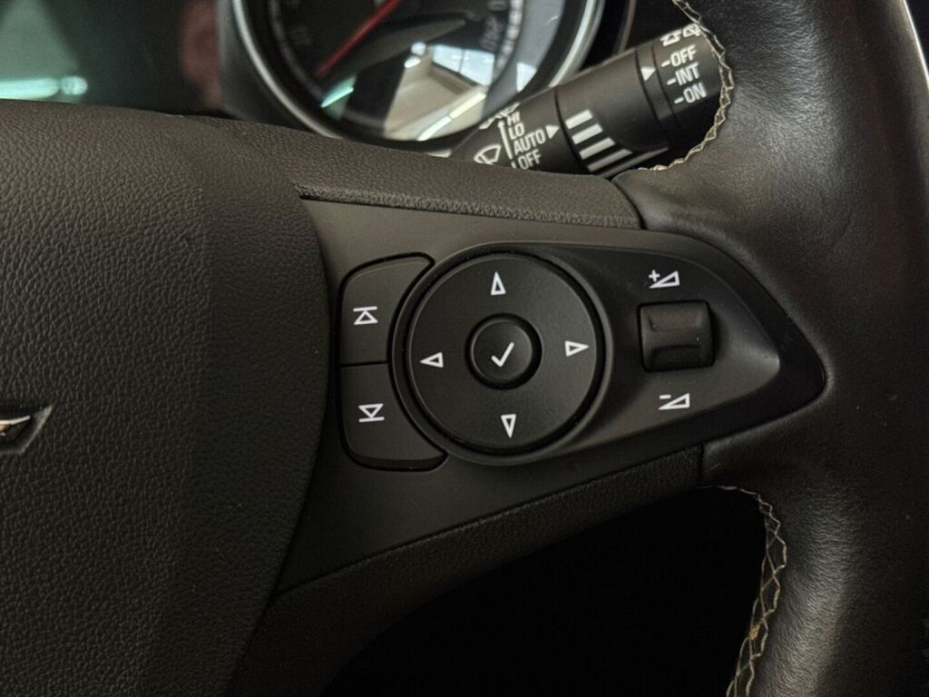 Opel Astra 2019 Musta