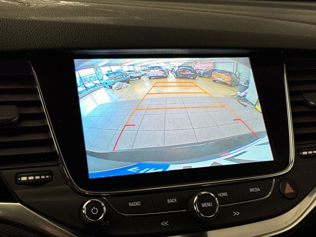 Opel Astra 2019 Musta