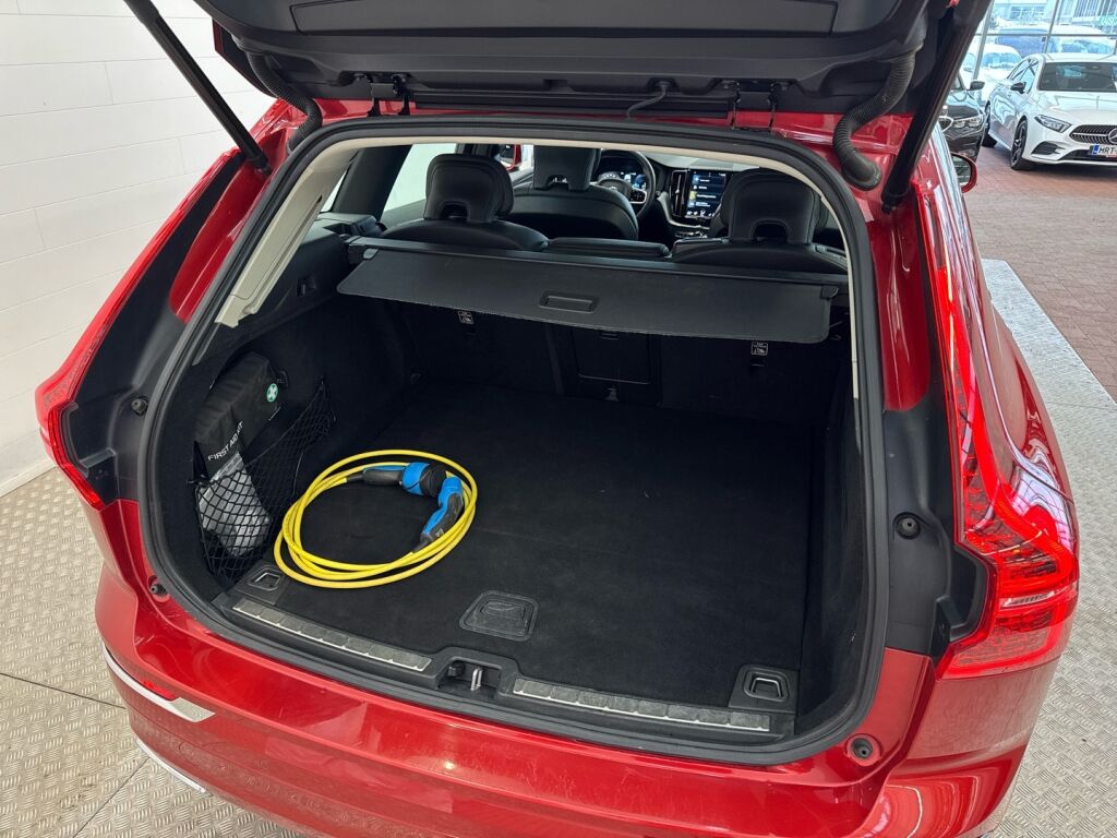 Volvo XC60 2020 Punainen