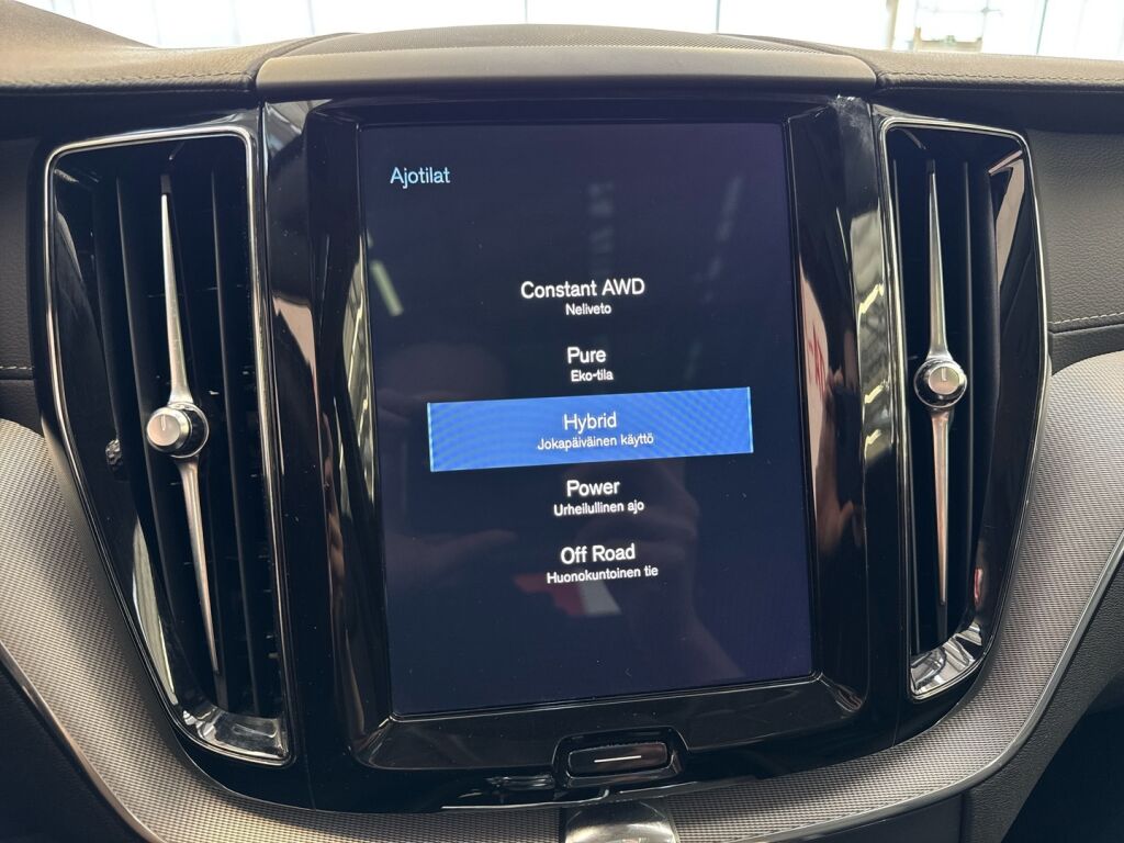 Volvo XC60 2020 Punainen